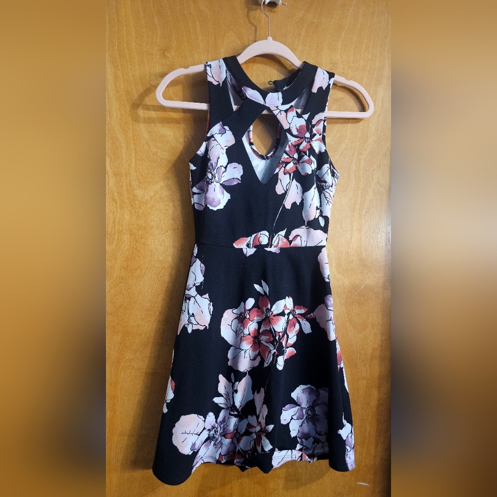 Women’s cutout floral dress